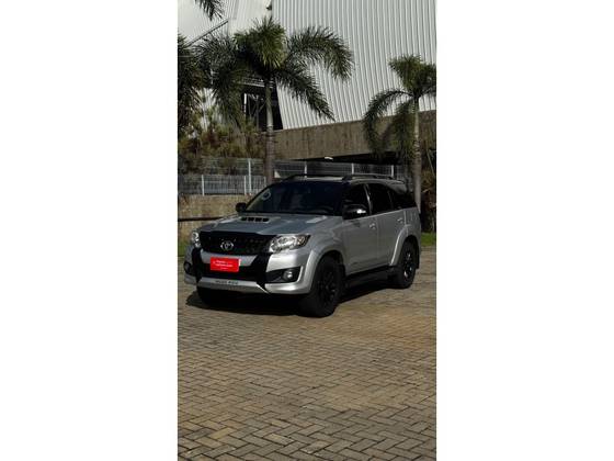TOYOTA HILUX SW4 3.0 SRV 4X4 7 LUGARES 16V TURBO INTERCOOLER DIESEL 4P AUTOMÁTICO TOYOTA HILUX SW4 3.0 SRV 4X4 7 LUGARES 16V TURBO INTERCOOLER DIESEL 4P AUTOMÁTICO
